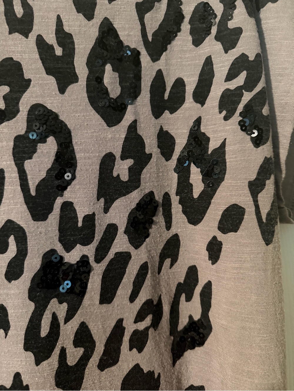 Apt. 9 Olive green- Taupe Short Sleeve Top with Black Leopard Print - Picture 4 of 5